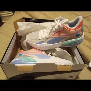 Size 10 Pumas